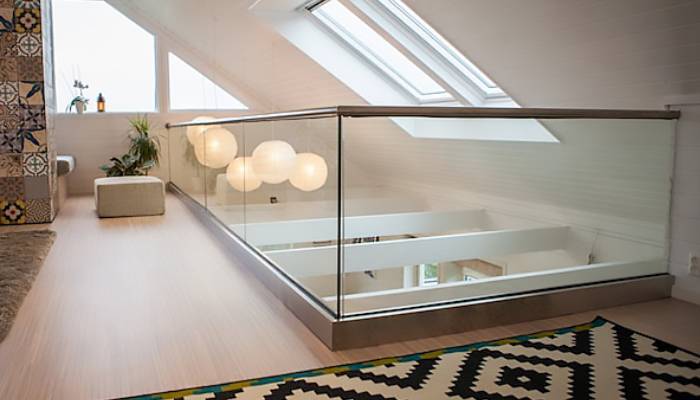 دیتیل نرده و جان پناه شیشه ای