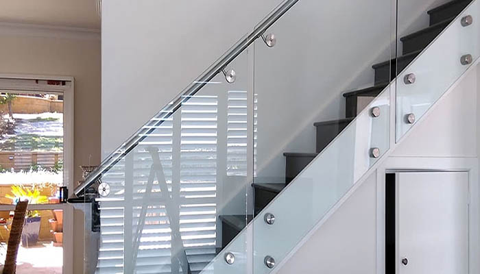 مزایای نرده شیشه ای