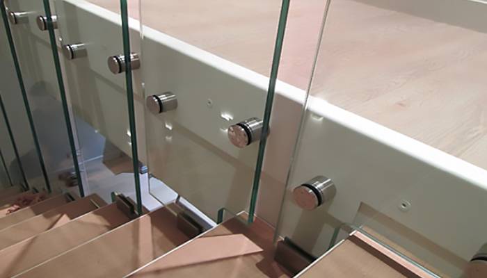 یراق آلات جان پناه و نرده شیشه ای