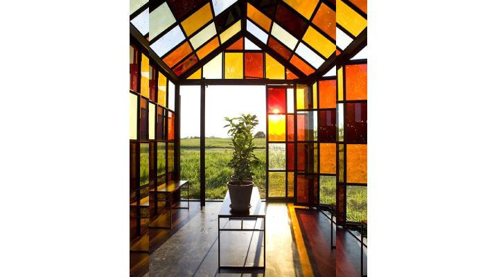 انواع شیشه رنگی و کاربرد آن ها