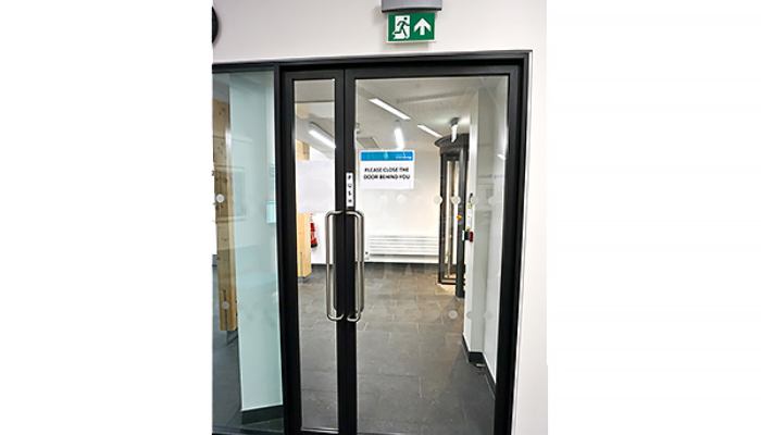 درب دودبند شیشه ای