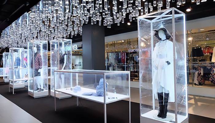 ویترین شیشه ای