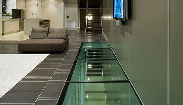 کفپوش شیشه‌ای