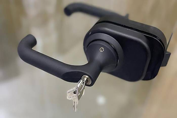 یراق آلات پارتیشن شیشه ای