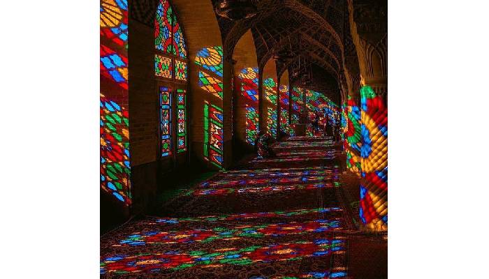 تاثیر شیشه رنگی در طراحی دکوراسیون داخلی و خارجی