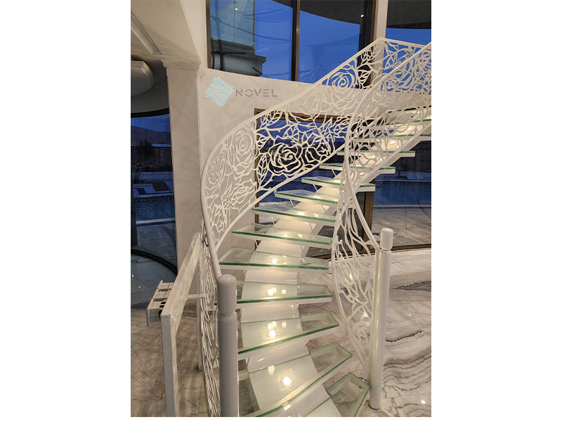 کف پله شیشه ای