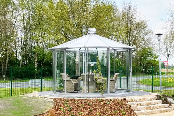 آلاچیق شیشهای