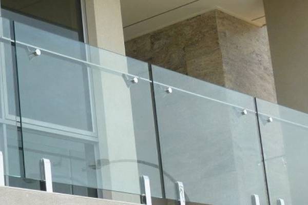 جان پناه شیشه ای بدون فریم