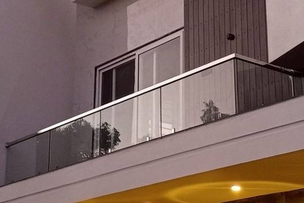 جان پناه شیشه ای بدون فریم