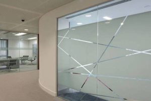 پارتیشن های شفاف با نمایشگر لمسی