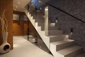 انتخاب هندریل مناسب برای راه پله شیشه ای