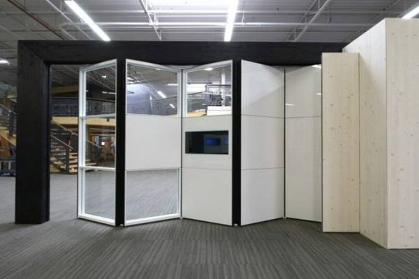 پارتیشن متحرک با قابلیت تغییر رنگ