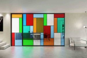 پارتیشن شیشه ای رنگی در دکوراسیون