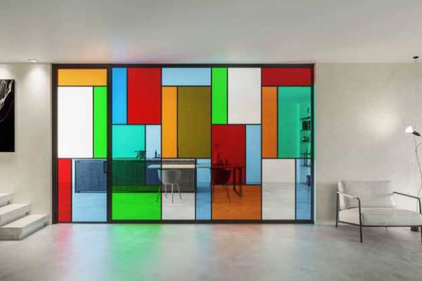 پارتیشن شیشه ای رنگی در دکوراسیون