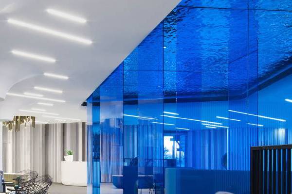 پارتیشن شیشه ای رنگی در دکوراسیون