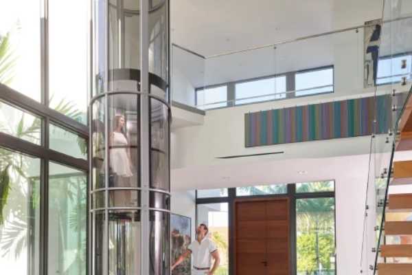 آسانسور شیشهای و پنل های شیشهای