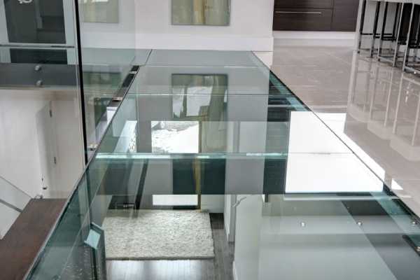 کفپوش شیشه ای در طراحی داخلی