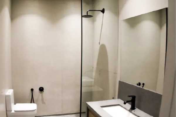 انواع کاربرد شیشه نشکن برای حمام